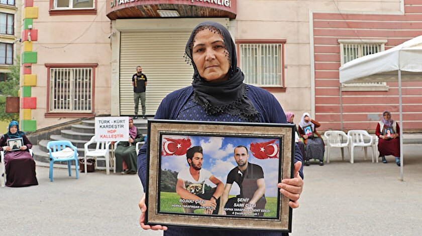 HDP önündeki ailelerin evlat nöbetindeki beşinci buruk bayramı: Bir evladım mezarda bir evladım dağda