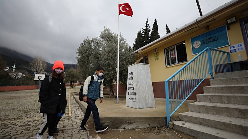 Bakan Özerden köy okulları için müjde