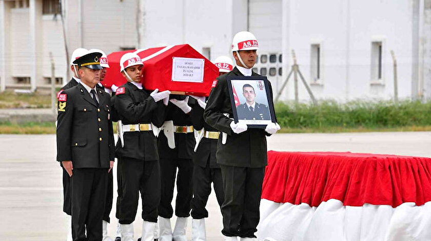 Şehit ateşi Yalovaya düştü: Teğmen Talha Bahadır evi bayraklarla donatıldı