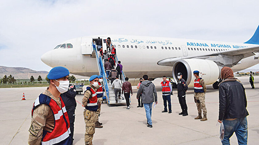 Hem ırkçı hem yalancı: Vatandaşlık sayısı ve fotoğraflar uydurma