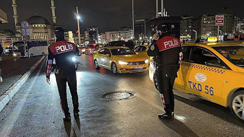 İstanbul polisi 175 noktada denetime çıktı: Aranan 700 kişi yakalandı
