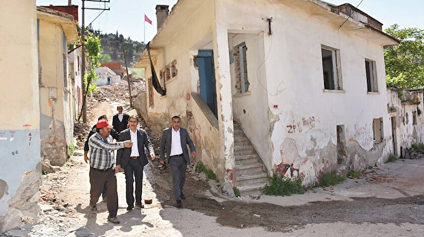 Manisa haber: Şehzadeler’de kentsel dönüşüm yıkımı sürüyor