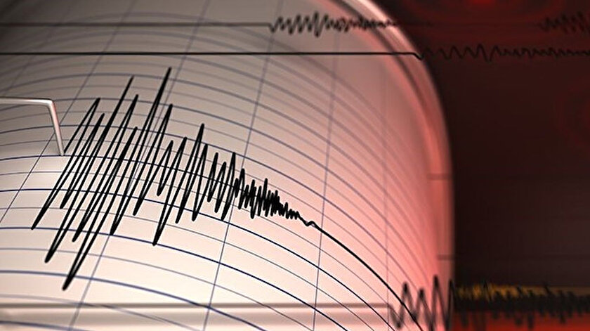 İzmir açıklarında 4.4 büyüklüğünde deprem