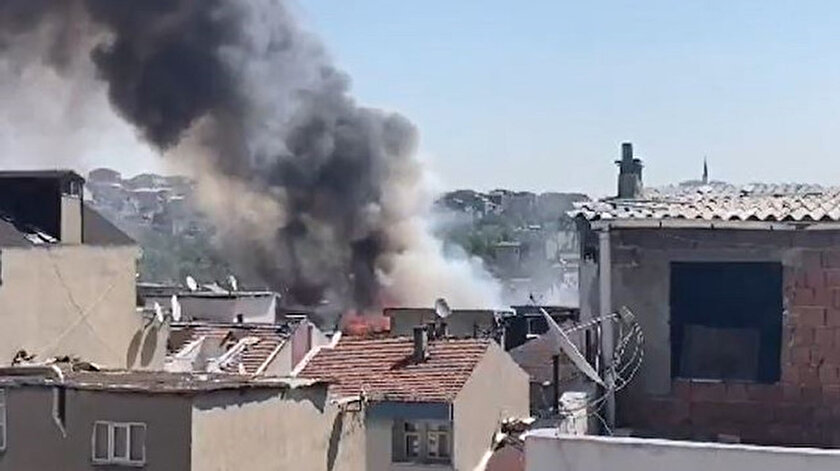 Bağcılarda beş katlı binada korkutan yangın