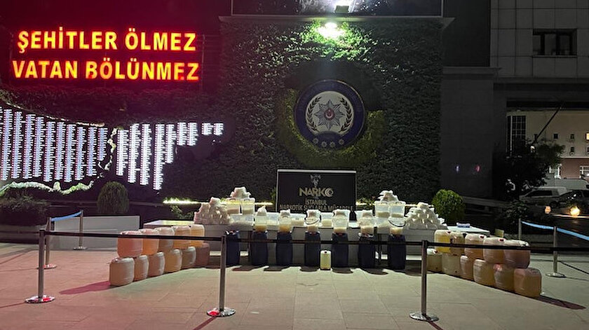 İçişleri Bakanı Soylu Türkiye rekoru diye duyurdu: 1 ton 117 kg metamfetamin kristal ve sıvı ele geçirildi