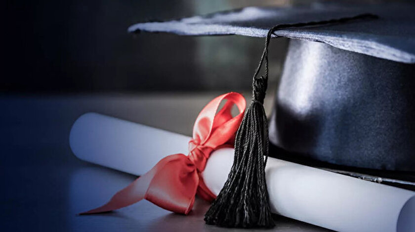 Hayalini kurduğu inşaat mühendisi diplomasına 71 yaşında kavuştu