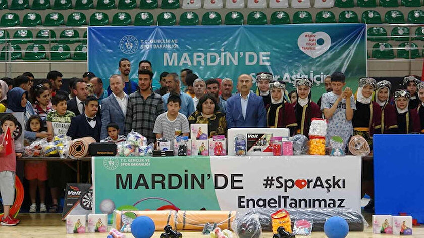 Mardinde özel eğitim öğrencilerine spor malzemesi dağıtıldı