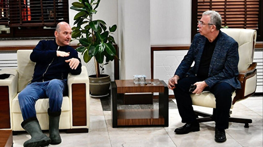 Geceye damga vuran fotoğraf: Bakan Soylu ıslak kıyafeti ve çizmeleriyle Yavaşı ziyaret etti