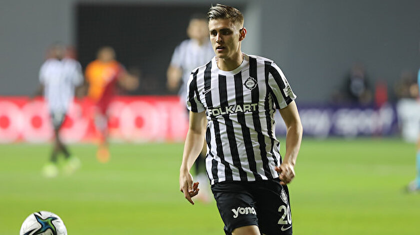 Altaylı Kazımcan Karataşa Beşiktaş kancası