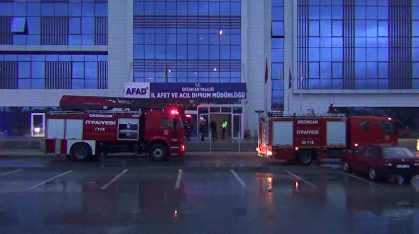 Erzincanda korkutucu olay: AFAD binasına yıldırım düştü
