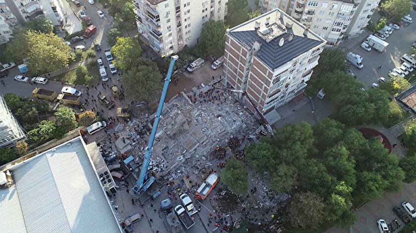 İzmir depreminde yıkılan Doğanlar Apartmanı davasında müteahhit dahil 3 sanığa hapis