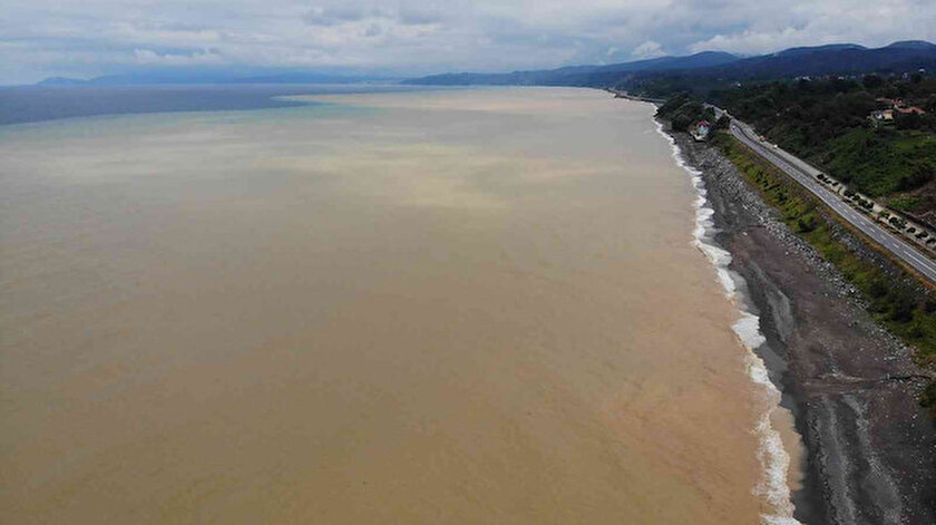 Karadeniz’in rengi değişti görüntü şaşkına çevirdi