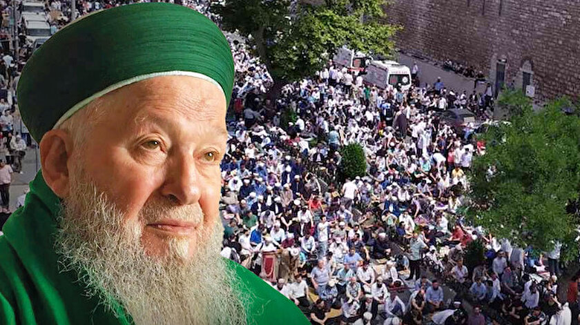 Türkiyenin dört bir yanından Fatih Camiine akın edenler Mahmut Ustaosmanoğlu Hocaefendiyi ebediyete uğurladı