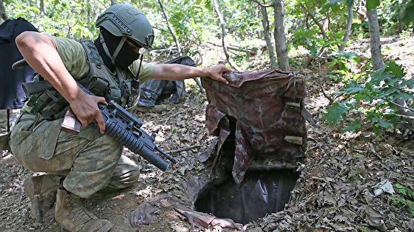 Amanoslar kırsalında PKKlı teröristlerin kullandığı iki sığınak ve bir depo bulundu