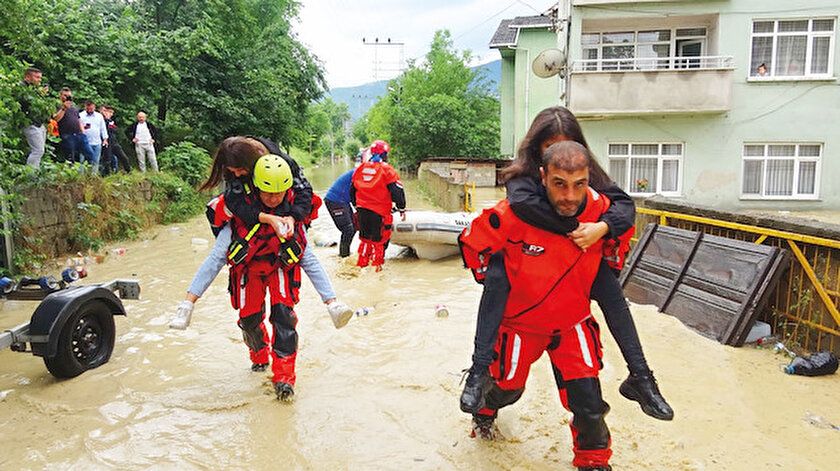 Karadeniz’de dereler taştı