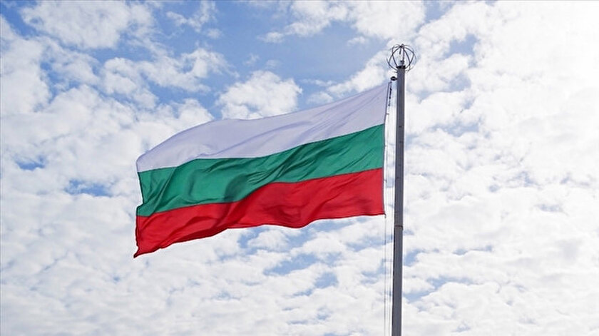Bulgaristan Rusyanın Sofya Büyükelçiliğinde görevli 70 diplomatı sınır dışı ediyor