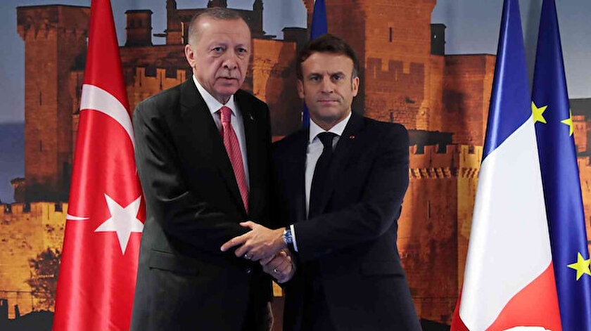 Cumhurbaşkanı Erdoğan NATO Zirvesindeki ikili temasları kapsamında Fransa Cumhurbaşkanı Macron ile görüştü