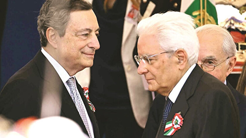 İtalyada hükümet gitti geldi
