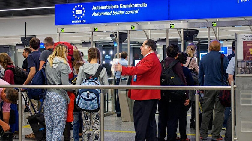 Alman medyasından havaalanlarındaki kriz için hükümete açık çağrı: Türkiyeden işçi değil yönetici getirin