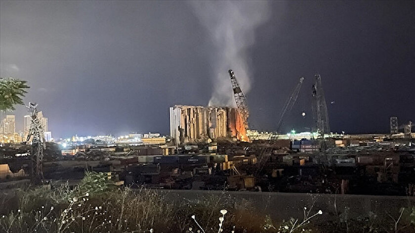 Lübnandaki liman patlamasının sembolü silonun bir bölümü yıkıldı