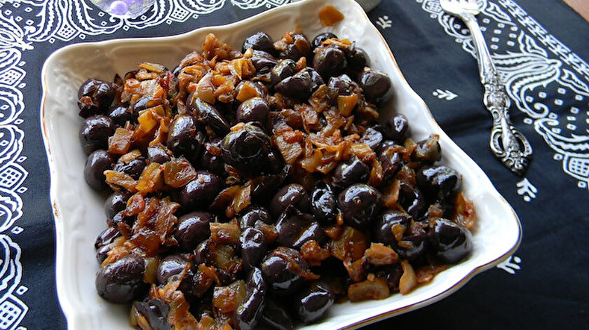 Karadenizli kadınlar tescilli lezzet taflan turşusunun yapımına başladı