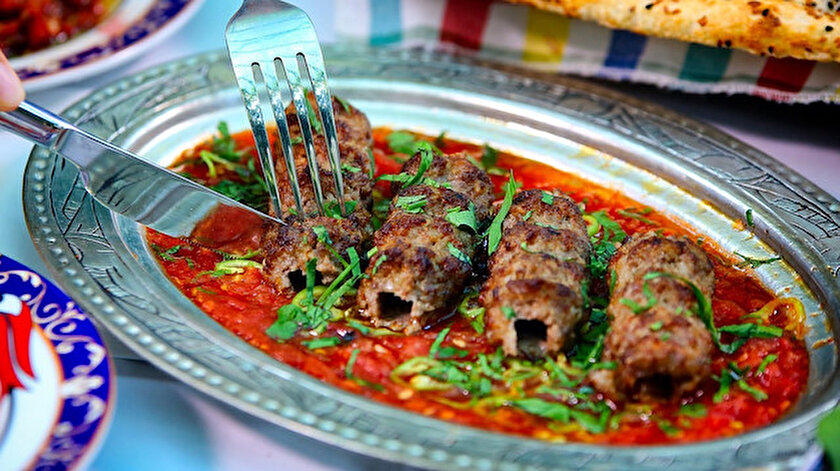 Altı ezmeli Antep Kebabı Tarifi, Ezmeli Kebap Nasıl Yapılır, Malzemeleri, Harcı, Yapılışı