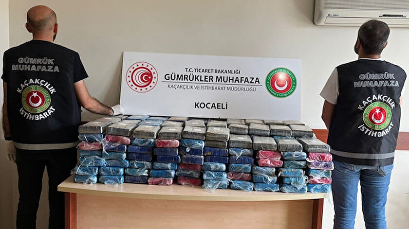 Bakan Muş duyurdu: Gümrük Muhafaza ekipleri 246 kilo kokain ile 226 kilo esrar ele geçirdi
