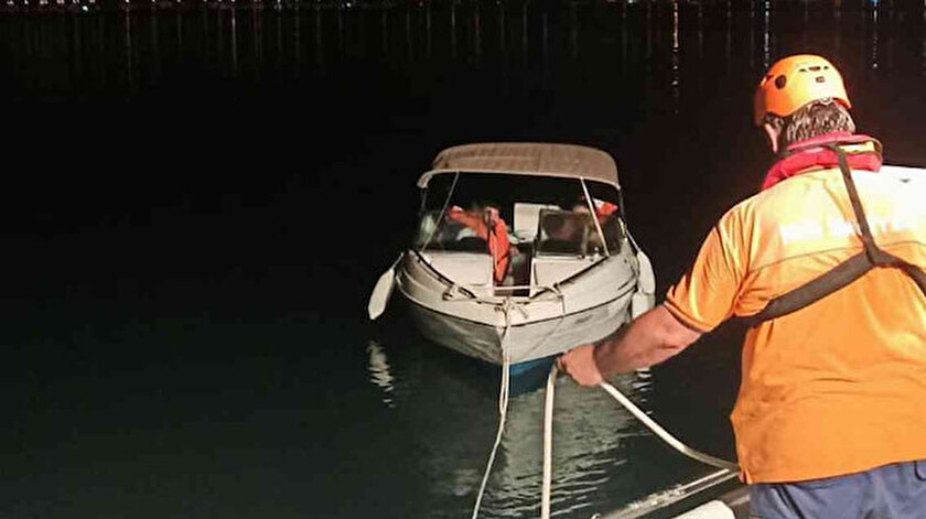 Yakıtı biten tekneyi KIYEM kurtardı