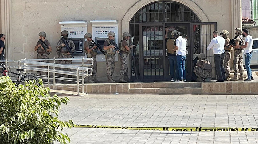 Son dakika haberleri: Antalyada banka müdürü şubede rehin alındı