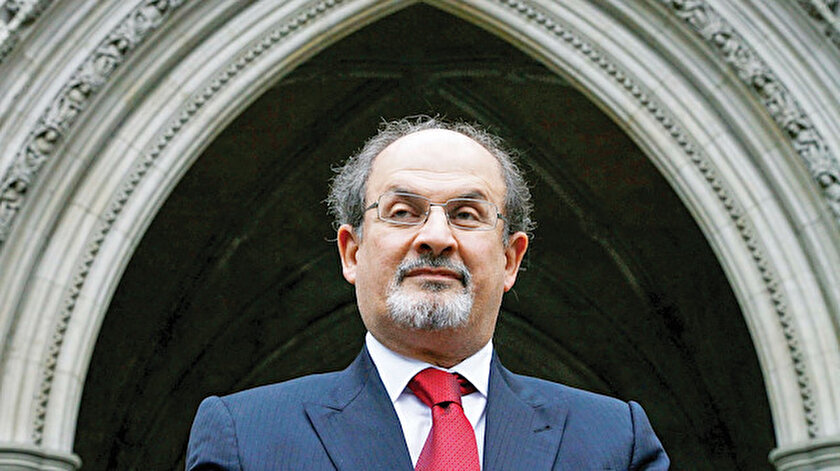 Selman Rüşdi’ye bıçaklı saldırı