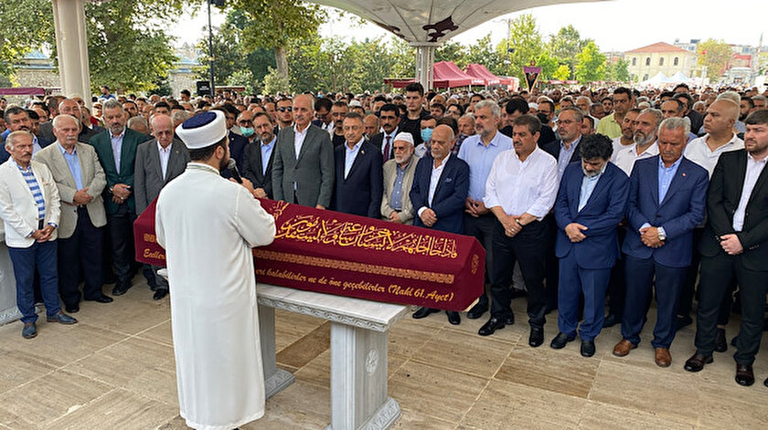 Akit Medya Grubu İcra Kurulu Başkanı Mustafa Karahasanoğlu son yolculuğuna uğurlandı