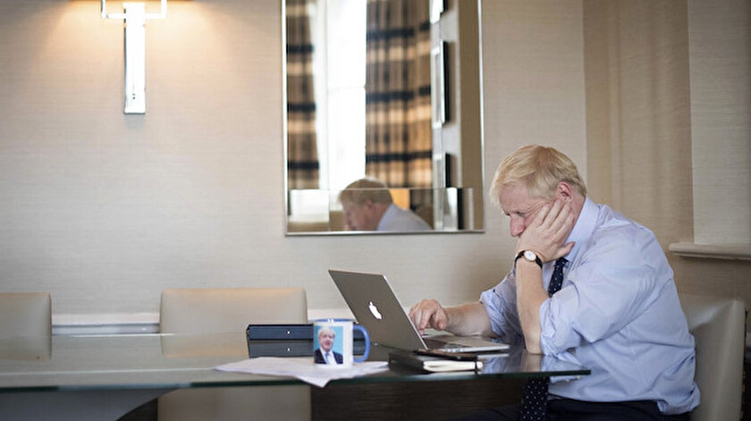 Boris Johnson gazeteciliğe dönüş tekliflerini değerlendiriyor