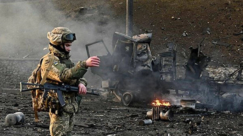 Ukraynada Donbas cephesine yakın Slavyansk şehri Rus güçlerince vuruldu