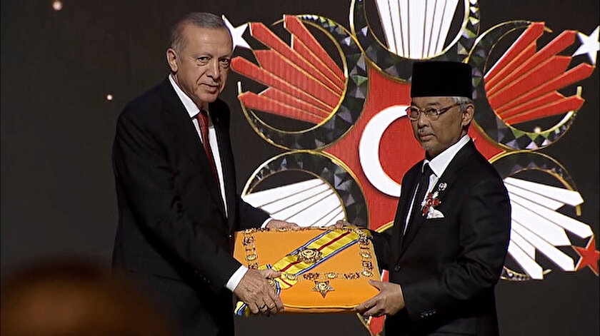 Cumhurbaşkanı Erdoğandan Malezya Kralı Şaha Devlet Nişanı