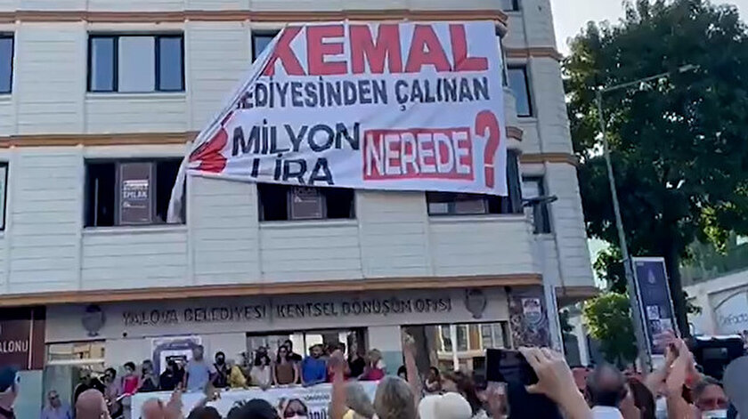 ​Yalovada Kemal Kılıçdaroğluna protesto: Yalova Belediyesinden çalınan 23 milyon nerede?