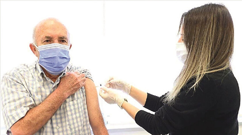 Uzmanlar Kovid-19a karşı uyarıyor: Varyant aşısını beklemeyin