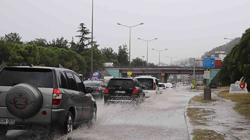 Samsun’da sağanak yağış etkili oldu