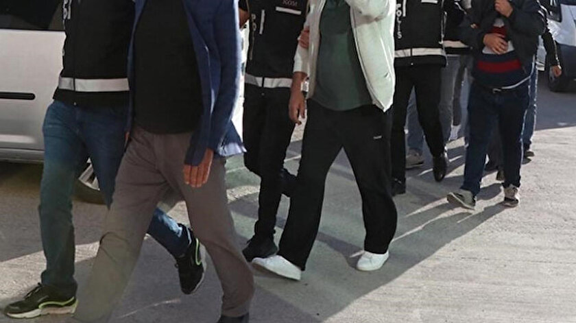 İzmir’de 4 ayrı kaçakçılık operasyonunda çok sayıda kaçak ürün ele geçirildi