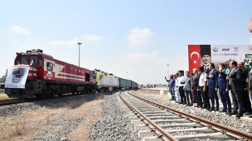 Pakistan’a yardım malzemesi taşıyan 5. ’iyilik treni’ Mersin’den uğurlandı