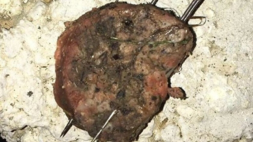 Bunun adı vicdansızlık: İğneleri sucuklara saplayıp köpeklere yedirmeye çalıştılar