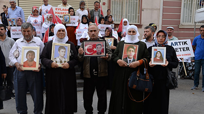 Diyarbakırdaki evlat nöbetine beş aile daha katıldı: Kahrolsun HDP sloganları attılar
