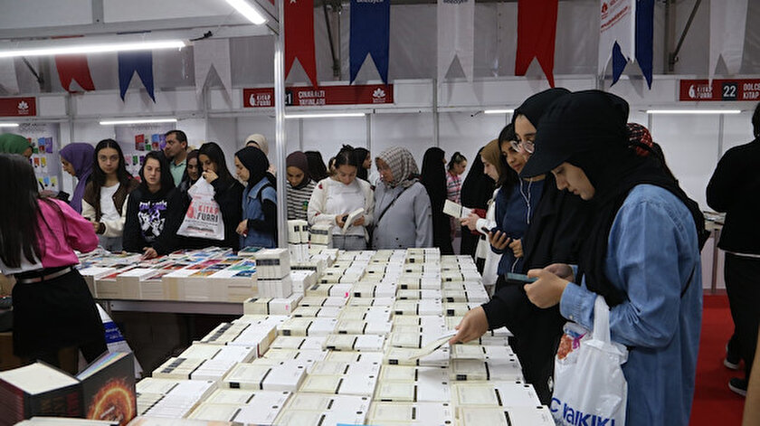 Sultanbeyli’de 2022-2023 Kültür Sanat Sezonu kitap fuarıyla başladı