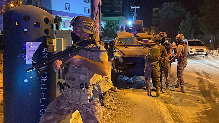 Mersinde polisevine hain saldırı: Bir polis şehit oldu, biri polis dört kişi yaralandı
