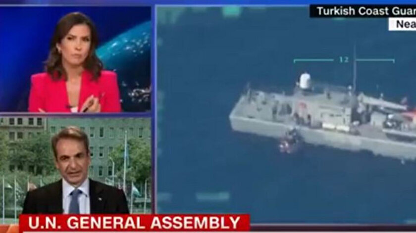 CNN Yunanistan Başbakanı Miçotakis konuşurken ekrana Yunan Sahil Güvenliğinin göçmenleri geri ittiği görüntüleri yansıttı
