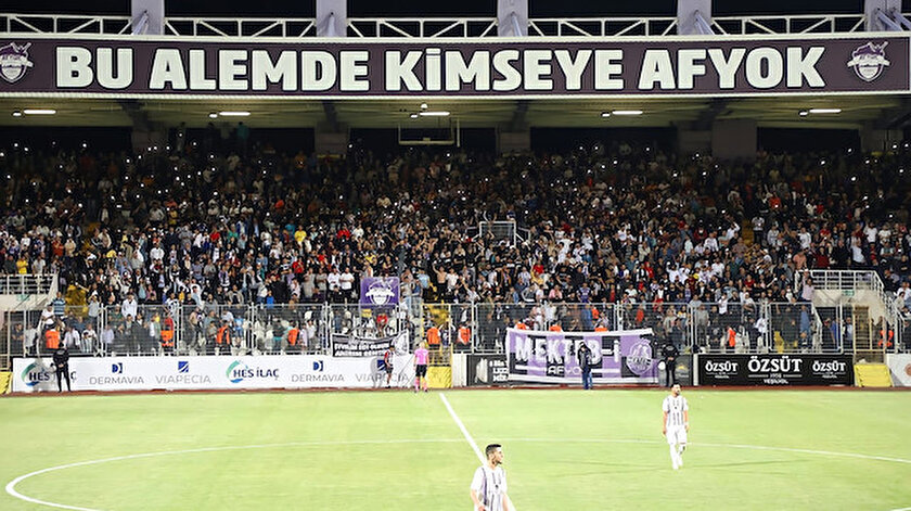 Afyonspor taraftarı Amedsporu Ölürüm Türkiye şarkısıyla karşıladı