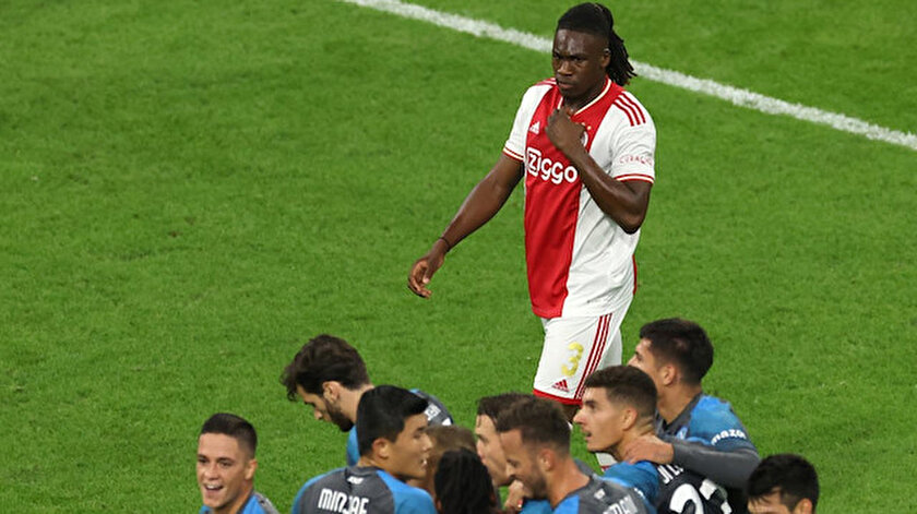 Ajax-Napoli maçının sonunda dikkat çeken olay: Formalarını değiştirmediler