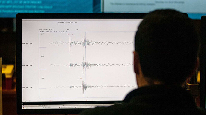 Son dakika İranın Türkiye sınırında 5,6 büyüklüğünde deprem: Deprem Van ve Hakkaride de hissedildi
