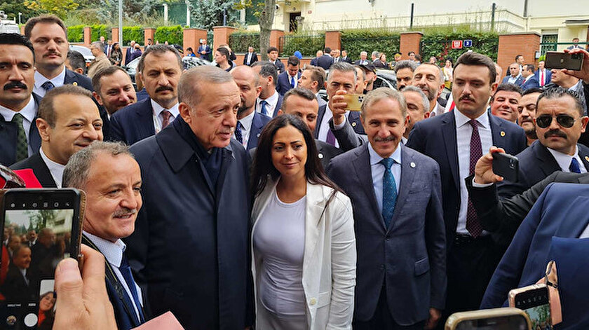 Cumhurbaşkanı Erdoğan Pragda Türk vatandaşları tarafından karşılandı