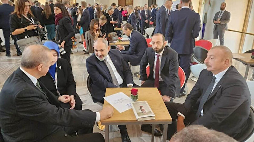 Cumhurbaşkanı Erdoğan Paşinyan ve Aliyevi bir araya getirdi