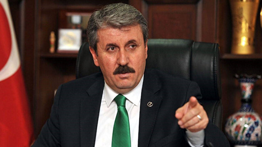 Desticiden Yunanistana uyarı: Bir sabah pek çok noktaya Türk bayrağı çekildiğini görüveririz